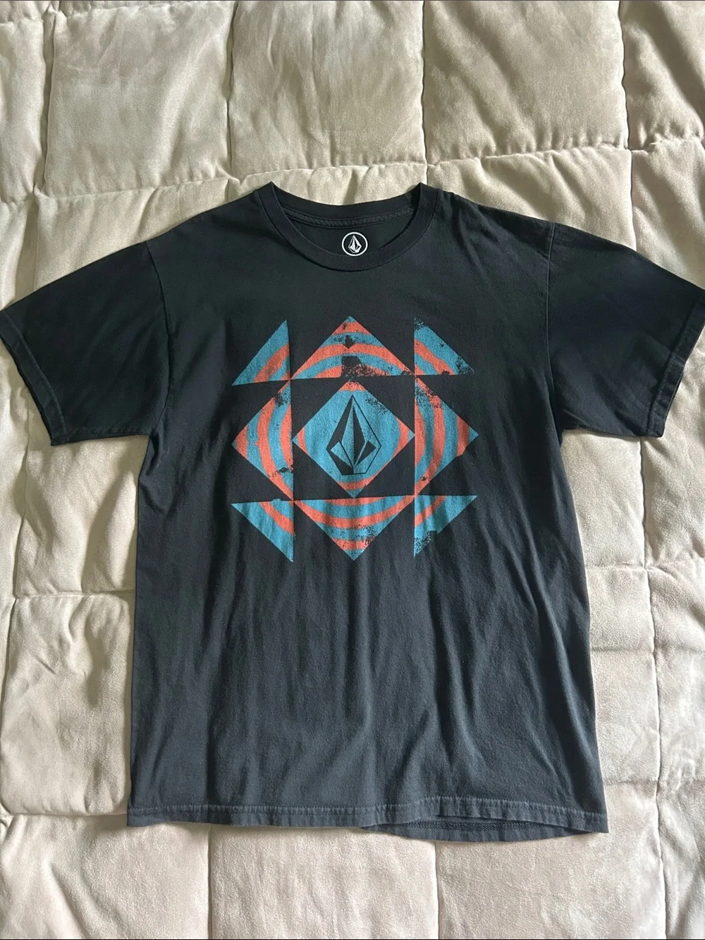 Men’s Volcom shirt black with blue red front design size M great condition